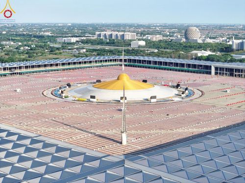 ภาพ No.218986:วันที่ 18-20 เมษายน พ.ศ. 2568 การเตรียมงานในลานธรรม , วิหารคด เพื่องานวันคุ้มครองโลก 22 เมษายน พศ. 2568