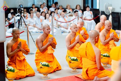 ภาพ No.223786:วันอาทิตย์ที่ 11 พฤษภาคม พ.ศ. 2568 พิธีอุปสมบทสามเณรเปรียญธรรมอุปสมบทอุทิศชีวิต 9 รูป อุบาสก 1 ท่าน ณ อุโบสถพระไตรปิฏกวัดพระธรรมกาย