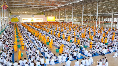 ภาพ No.223387:วันวิสาขบูชา วันอาทิตย์ที่ 11 พฤษภาคม พ.ศ. 2568 พิธีตักบาตร และปฎิบัติธรรม ณ สภาธรรมกายสากล วัดพระธรรมกาย