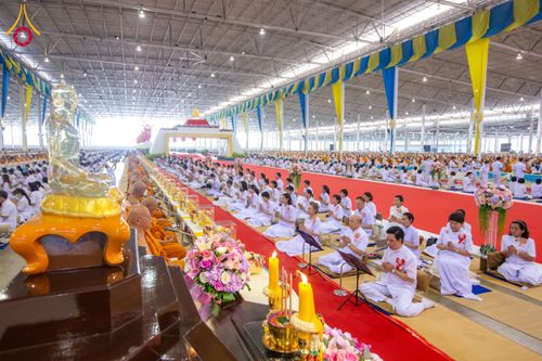 ภาพ No.59992:พิธีเจริญพระพุทธมนต์ "ฉลองอายุวัฒนมงคล 80 ปี หลวงพ่อธัมมชโย" พิธีถวายไทยธรรม คณะสงฆ์ 10,000 กว่าวัดทั่วประเทศ ในวันคุ้มครองโลก วันจันทร์ที่ 22 เมษายน พ.ศ. 2567 ณ สภาธรรมกายสากล วัดพระธรรมกาย จ.ปทุมธานี