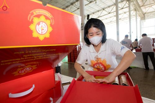 ภาพ No.212303:วันพุธที่ 19 มีนาคม พ.ศ. 2568 การบรรจุไทยธรรมลงกล่องสำเร็จ 43,500 กล่อง เพื่อถวายแด่พระสังฆาธิการ 40,000 กว่าวัดทั่วไทย ในวันคุ้มครองโลก 22 เมษายน พ.ศ. 2568 ณ บ้านแก้วเรือนทองคุณยายฯ วัดพระธรรมกาย