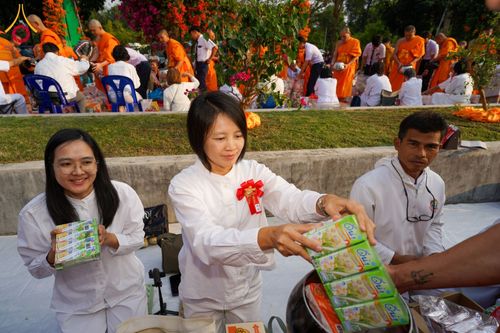 ภาพ No.206808:พิธีตักบาตรพระ 1,000 รูป ปืที่ 7 วันอาทิตย์ที่ 9 กุมภาพันธ์ พ.ศ. 2568 ณ วัดห้วยตองสัก อำเภอจอมทอง จังหวัดเชียงใหม่