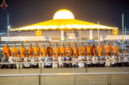 ภาพ No.218502:วันที่ 15 - 18 เมษายน พ.ศ. 2568 การเตรียมภาชนะสำหรับถวายภัตตาหาร , การจัดโต๊ะเก้าอี้ในลานธรรม , การแพ็คพัสดุงานต้อนรับ เพื่องานวันคุ้มครองโลก 22 เมษายน พ.ศ.2568 วัดพระธรรมกาย