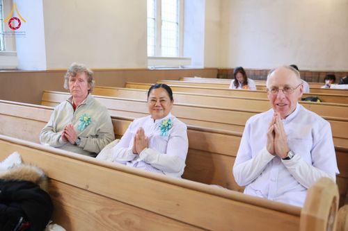 ภาพ No.172215:พิธีทอดกฐิน วัดพระธรรมกายสก็อตแลนด์ บูชาธรรม 80 ปี หลวงพ่อธัมมชโย โดยคณะศิษยานุศิษย์วัดพระธรรมกาย วันที่ 25 ตุลาคม พ.ศ. 2567