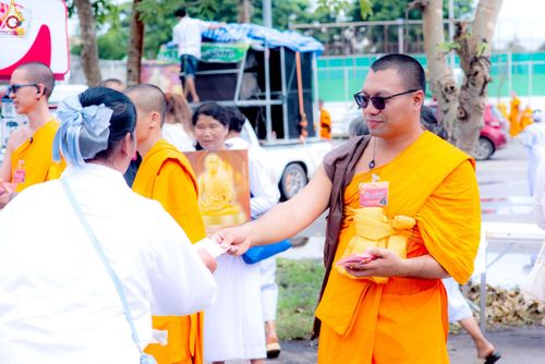 ภาพ No.239804:วันที่ 16-17 สิงหาคม พ.ศ. 2568 การปฏิบัติหน้าที่ของเจ้าหน้าที่ทุกสถานะ เพื่องานพิธีอัญเชิญรูปเหมือนพระมงคลเทพมุนี (สด จันทสโร) และพิธีกดปุ่มอัญเชิญรูปเหมือน พระมงคลเทพมุนี (สด จันทสโร) ณ มหาวิหารแก้วพระมงคลเทพมุนี ศูนย์ปฏิบัติธรรมแก้วเมืองเลย จ.เลย