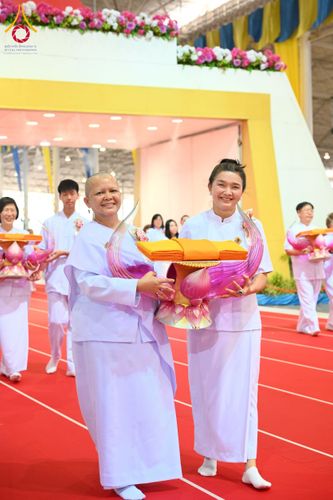 ภาพ No.215435:วันอาทิตย์ต้นเดือนที่ 6 เมษายน พ.ศ. 2568 ขบวนอัญเชิญผ้าป่าสมทบ มหาสังฆทาน 40,000 กว่าวัดทั่วประเทศ ณ สภาธรรมกายสากล วัดพระธรรมกาย