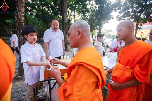 ภาพ No.162384:วันมหาปวารณาออกพรรษา วันพฤหัสบดีที่ 17 ตุลาคม พ.ศ. 2567 (ขึ้น 15 ค่ำ เดือน 11 ) ณ อุโบสถ วัดพระธรรมกาย