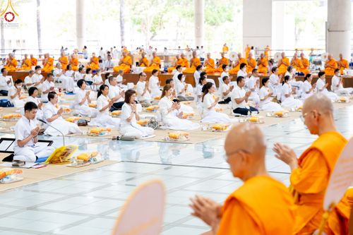 ภาพ No.136195:พิธีบุพเปตพลี ครั้งที่ 150 ร่วมอุทิศบุญให้แก่หมู่ญาติที่ล่วงลับไปแล้ว และสืบทอดอายุพระพุทธศาสนา วันอังคารที่ 7 พฤษภาคม พ.ศ. 2567 ( วันพระ แรม 14 ค่ำ เดือน 5 ) ณ หอฉันคุณยายอาจารย์ฯ วัดพระธรรมกาย