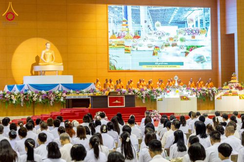 ภาพ No.232065:วันอาทิตย์ที่ 6 กรกฏาคม พ.ศ. 2568 พิธีตักบาตร ข้าวสารอาหารแห้ง  พิธีบูชาข้าวพระ สัมมนาพิเศษราชเหล็ก ณ สภาธรรมกายสากล วัดพระธรรมกาย