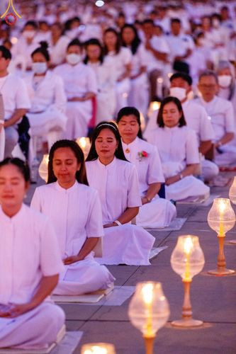 ภาพ No.204552:พิธีจุดประทีปถวายเป็นพุทธบูชา และบูชาธรรมมหาปูชนียาจารย์ ณ วัดพระธรรมกาย ตำบลคลองสาม อำเภอคลองหลวง จังหวัดปทุมธานี ในโครงการธรรมยาตรา กตัญญูบูชา มหาปูชนียาจารย์ พระมงคลเทพมุนี(สด จนฺทสโร) พระผู้ปราบมาร ปีที่ 13 วันที่ 31 มกราคม พ.ศ. 2568