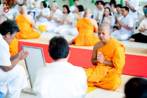 ภาพ No.244831:วันเสาร์ที่ 6 กันยายน พ.ศ. 2568 พิธีถวายบาตร บรรพชา อุปสมบทของนาคธรรมทายาท โครงการอุปสมบทหมู่บูชาธรรมครบรอบ 108 ปี  วันครูผู้ค้นพบวิชชาธรรมกาย ณ โบสถ์พระไตรปิฎก วัดพระธรรมกาย