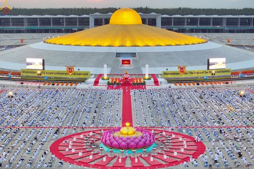 ภาพ No.252939:วันที่ 10 ตุลาคม พ.ศ. 2568 พิธีปลูกต้นทรัพย์บานชื่น ณ ลานธรรม วัดพระธรรมกาย