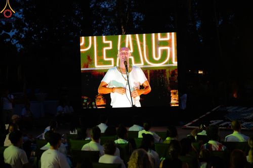 ภาพ No.156428:วัดพุทธบาหลีและวัดพระธรรมกาย จัดปฏิบัติธรรมนานาชาติ 1,151 คนจาก 78 ประเทศ ใน "วันสันติภาพสากล" ณ บาหลี อินโดนีเซีย วันเสาร์ที่ 21 กันยายน พ.ศ. 2567 เวลา 16.00-21.00 น. ณ พิพิธภัณฑ์ ARMA เมืองอูบุด จังหวัดบาหลี ประเทศอินโดนีเซีย