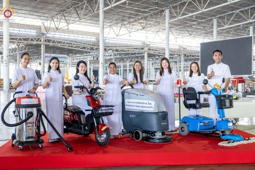 ภาพ No.102440:พิธีถวายอุปกรณ์ทำความสะอาด ณ บ้านแก้วเรือนทองคุณยายอาจารย์ฯ วัดพระธรรมกาย วันเสาร์ที่ 16 ธันวาคม พ.ศ. 2566