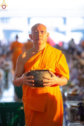 ภาพ No.207279:พิธีตักบาตร และปฏิบัติธรรมช่วงสาย ในวันมาฆบูชา วันพุธที่ 12 กุมภาพันธ์ พ.ศ. 2568 ณ วัดพระธรรมกาย จังหวัดปทุมธานี