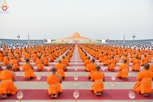 ภาพ No.122020:พิธีจุดประทีปถวายเป็นพุทธบูชา และบูชาธรรมมหาปูชนียาจารย์ พระมงคลเทพมุนี(สด จนฺทสโร) ในโครงการธรรมยาตรา กตัญญูบูชา มหาปูชนียาจารย์ พระมงคลเทพมุนี(สด จนฺทสโร) พระผู้ปราบมาร อนุสรณ์สถาน 7 แห่ง ปีที่ 12 วันที่ 31 มกราคม พ.ศ. 2567 ณ วัดพระธรรมกาย จ.ปทุมธานี