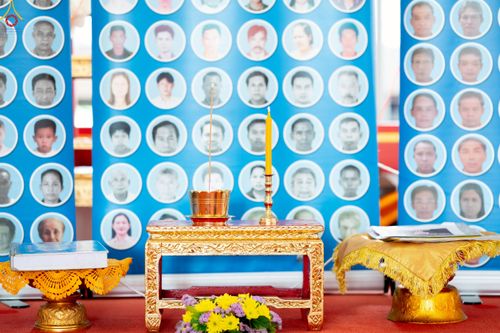 ภาพ No.234427:วันพฤหัสบดีที่ 24 กรกฎาคม พ.ศ. 2568 พิธีถวายสังฆทานแก่คณะสงฆ์ 323 วัด , พิธีมอบกองทุนหนุนแรงใจช่วยครูใต้ , พิธีทำบุญส่วนกุศลแด่ผู้วายชนม์ ในเหตุการณ์ความไม่สงบ 4 จังหวัด ชายแดนภาคใต้ (ปัตตานี , ยะลา , นราธิวาส , สงขลา) ปีที่ 21 ครั้งที่ 179 ณ วัดเวฬุวัน 