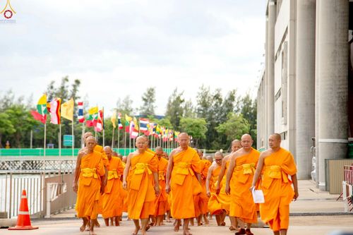 ภาพ No.230824:วันที่ 28 มิถุนายน พ.ศ. 2568 พิธีตัดปอยผมและปลงผม โครงการบวชพระนานาชาติ AEC & WAB รุ่นที่ 9 ณ วิหารคด 2 วัดพระธรรมกาย