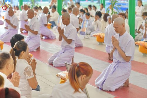 ภาพ No.199716:โครงการอุปสมบทหมู่บูชาธรรม 116 ปี คุณยายอาจารย์มหารัตนอุบาสิกาจันทร์ ขนนกยูง โครงการอุปสมบทหมู่ธรรมทายาท ระดับอุดมศึกษา รุ่นที่ 51 ภาคฤดูหนาว  ณ โบสถ์พระไตรปิฏก วัดพระธรรมกาย จ.ปทุมธานี  วันที่ 11 มกราคม พ.ศ. 2568 โดยมีพระครูปลัดรัตนวีรวัฒน์ เจ้าอาวาสวัด