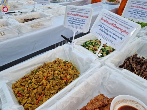 ภาพ No.110736:พิธีถวายภัตตาหารเป็นสังฆทาน แด่คณะพระธรรมยาตราฯ ในโครงการธรรมยาตรากตัญญูบูชา มหาปูชนียาจารย์ พระมงคลเทพมุนี(สด จนฺทสโร) พระผู้ปราบมาร อนุสรณ์สถาน 7 แห่ง ปีที่ 12 วันที่ 12 มกราคม พ.ศ. 2567 ณ อนุสรณ์สถานมหาวิหารพระมงคลเทพมุนี(โลตัสแลนด์) อ.สองพี่น้อง จ.สุ