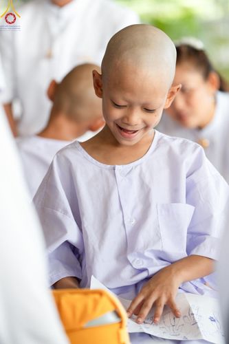 ภาพ No.133953:พิธีขอขมามอบผ้าไตร โครงการบรรพชาสามเณร ศูนย์อบรมวัดพระธรรมกาย ณ วัดพระธรรมกาย วันเสาร์ที่ 6 เมษายน พ.ศ. 2567