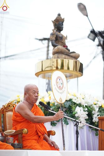 ภาพ No.146288:ตักบาตรพระ 1,384 รูป ทำบุญเมืองฝางครบรอบ 1,383 ปี ถวายเป็นพระราชกุศลแด่พระบาทสมเด็จพระเจ้าอยู่หัว เนื่องในโอกาสพระราชพิธีมหามงคล เฉลิมพระชนมพรรษา 6 รอบ 72 พรรษา วันเสาร์ที่ 27 กรกฎาคม พ.ศ.2567  ณ ถนนหน้าที่ว่าการอำเภอฝาง จ.เชียงใหม่