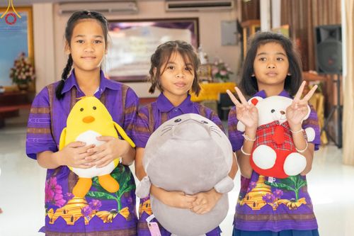 ภาพ No.104946:วันรวมพลังเด็กดี V-star ผู้นำฟื้นฟูศีลธรรมโลก จังหวัดกำแพงเพชร ณ ศูนย์ปฏิบัติธรรมกำแพงเพชร ในอุปถัมภ์พระพรหมวชิรปัญญาจารย์ วันที่ 22 ธันวาคม พ.ศ. 2566