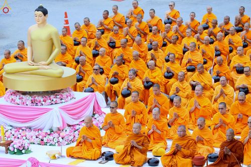 ภาพ No.241932:วันอาทิตย์ที่ 31 สิงหาคม พ.ศ. 2568 พิธีทำบุญแด่คณะสงฆ์ 122 รูป ฉลอง 121 ปี อำเภอคลองหลวง จ.ปทุมธานี เพื่อนำส่งช่วยเหลือคณะสงฆ์ 323 วัด 4 จังหวัดชายแดนภาคใต้ และช่วยเหลือประชาชนจากเหตุปะทะ แนวชายแดนไทย-กัมพูชา ณ บริเวณหน้าที่ว่าการอำเภอคลองหลวง 