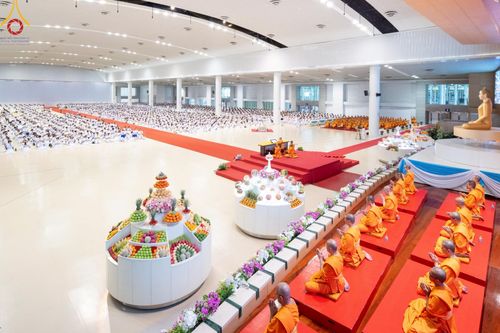 ภาพ No.222814:วันอาทิตย์ต้นเดือนที่ 4 พฤษภาคม พ.ศ. 2568 พิธีบูชาข้าวพระ ณ สภาธรรมกายสากล วัดพระธรรมกาย