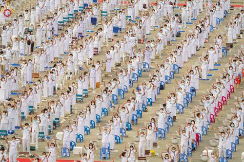 ภาพ No.52540:ประมวลภาพวันคล้ายวันเกิดครบรอบ 138 ปี พระมงคลเทพมุนี (สด จนฺทสโร) พระผู้ปราบมาร ชุดที่ 2