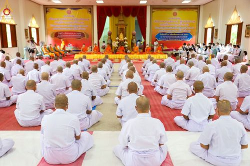 ภาพ No.48045:ประมวลภาพพิธีเวียนประทักษิณ และบรรพชาอุปสมบท รุ่นเข้าพรรษา ปี 2565