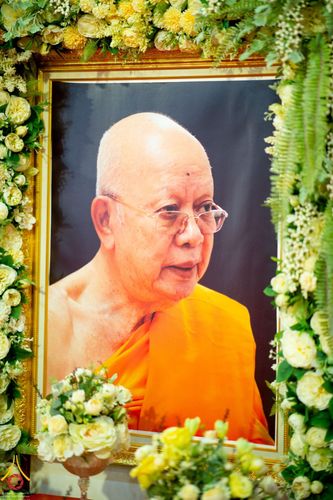 ภาพ No.40644:วัดพระธรรมกาย เป็นเจ้าภาพพิธีบำเพ็ญกุศลสวดพระอภิธรรมอุทิศถวายพระเดชพระคุณ พระวิสุทธิวงศาจารย์