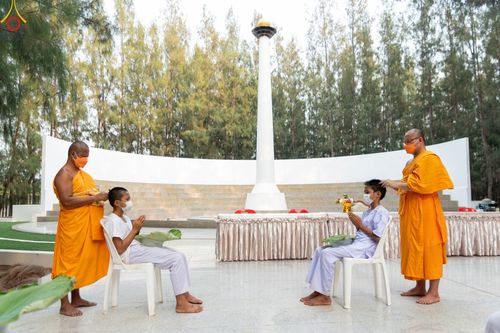 ภาพ No.44557:ประมวลภาพพิธีปลงผม โครงการบรรพชาสามเณรฟื้นฟูพระพุทธศาสนาทั่วไทย ณ อนุสรณ์สถานมหาวิหารพระมงคลเทพมุนี