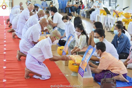 ภาพ No.39796:พิธีตัดปอยผม ปลงผม ขอขมารับผ้าไตรและพิธีบรรพชา ในโครงการอุปสมบท บูชาธรรมมหาปูชนียาจารย์ ประจำปี 2564 ชุดที่ 6