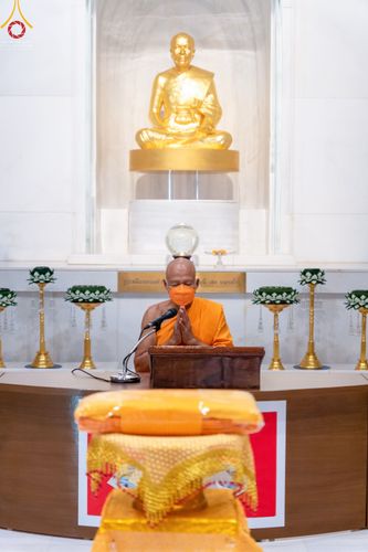 ภาพ No.45920:ประมวลภาพพิธีตักบาตรและทอดผ้าป่า โครงการบรรพชาสามเณรฟื้นฟูพระพุทธศาสนาทั่วไทย ณ อนุสรณ์สถานพระมงคลเทพมุนี