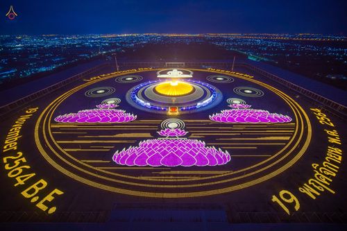 ภาพ No.38722:พิธีจุดประทีปถวายเป็นพุทธบูชา และพิธีลอยกระทงธรรม เนื่องในวันลอยกระทง ณ วัดพระธรรมกาย