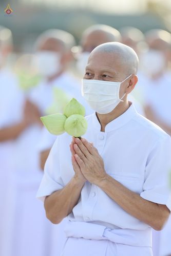 ภาพ No.47537:ประมวลภาพพิธีขอขมาและมอบผ้าไตร โครงการบรรพชาอุปสมบทหมู่ รุ่นเข้าพรรษา 2565