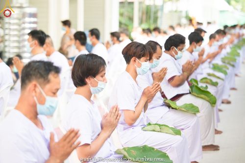 ภาพ No.39305:พิธีตัดปอยผมและปลงผมในโครงการอุปสมบท บูชาธรรมมหาปูชนียาจารย์ ประจำปี 2564 ชุดที่ 1