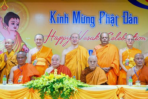 ภาพ No.46059:ประมวลภาพพิธีถวายพระบรมสารีริกธาตุ และบรรจุรัตนชาติเพื่อประดิษฐานเจดีย์ 3 แห่งในประเทศเวียดนาม พ.ศ. 2565