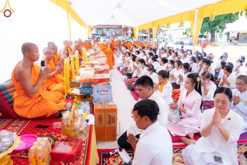 ภาพ No.48452:ประมวลภาพประธานมูลนิธิธรรมกายถวายเทียนพรรษา 43 วัด ในเขตจังหวัดไพลิน ประเทศกัมพูชา