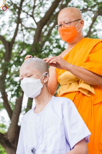 ภาพ No.43903:ประมวลภาพพิธีปลงผมธรรมทายาท โครงการบรรพชาสามเณรฟื้นฟูพระพุทธศาสนาทั่วไทย ณ ศูนย์อบรมเยาวชนนครปฐม