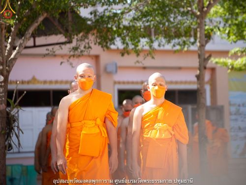 ภาพ No.40355:พิธีตัดปอยผม ปลงผม ขอขมารับผ้าไตรและพิธีบรรพชา ในโครงการอุปสมบท บูชาธรรมมหาปูชนียาจารย์ ประจำปี 2564 ชุดที่ 12