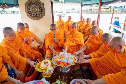 ภาพ No.49035:ประมวลภาพพิธีเก็บอัฐิและลอยอังคาร พระสุธรรมญาณวิเทศ  (สุธรรม สุธมฺโม)