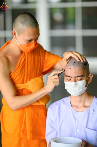 ภาพ No.43936:ประมวลภาพพิธีปลงผม ในโครงการอบรมธรรมทายาทระดับอุดมศึกษา รุ่นที่ 49