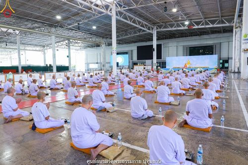 ภาพ No.40065:พิธีตัดปอยผม ปลงผม ขอขมารับผ้าไตรและพิธีบรรพชา ในโครงการอุปสมบท บูชาธรรมมหาปูชนียาจารย์ ประจำปี 2564 ชุดที่ 8