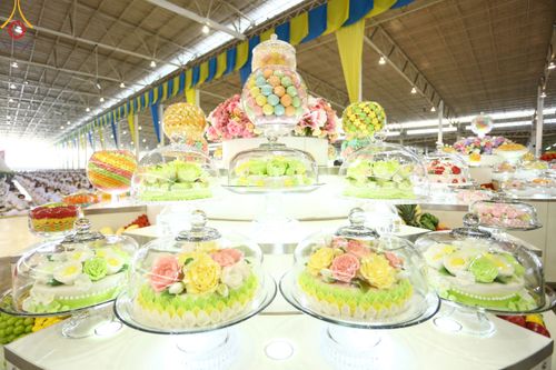 ภาพ No.105448:พิธีปฏิบัติธรรมและพิธีบูชาข้าวพระ ในวันจันทร์ที่ 1 มกราคม พ.ศ. 2567 ณ สภาธรรมกายสากล วัดพระธรรมกาย