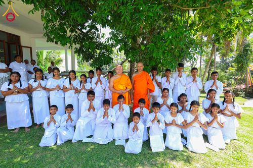 ภาพ No.317764:วันที่ 1 เมษายน พ.ศ. 2569 พิธีสวดธัมมจักกัปปวัตตนสูตรนานาชาติ ในวันพระใหญ่ ขึ้น 15 ค่ำ เดือน 5 (Poya Day)  ณ ศรีธรรมนันทะปิริเวนะ เเละ  วัดวิมลวิหาร นาวละ ประเทศศรีลังกา