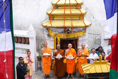 ภาพ No.81008:วัดพระธรรมกายน้อมถวายพระบรมสารีริกธาตุ เพื่อประดิษฐานเจดีย์จารุมตี เมืองกาฐมาณฑุ เนปาล  วันเสาร์ที่ 6 พฤษภาคม พ. ศ. 2566