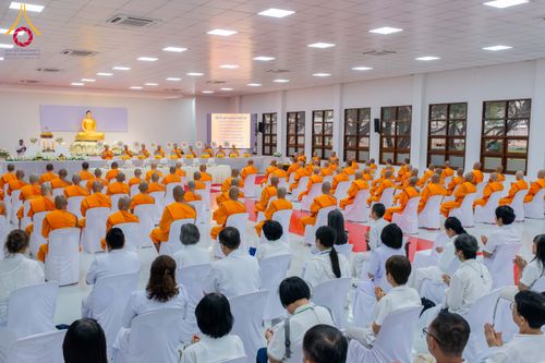 ภาพ No.294216:วันอาทิตย์ที่ 14 ธันวาคม พ.ศ.2568 พิธีเจริญพระพุทธมนต์สมโภชดวงแก้วลูกนิมิตเอก และดวงแก้วนิมิตปฏิบัติธรรม อัญเชิญประดิษฐาน  ณ วัดพระธรรมกายในประเทศสหรัฐอเมริกาและประเทศเยอรมนี 7 แห่ง ณ อาคารปลูกศรัทธา 2 วัดพระธรรมกาย