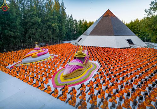 ภาพ No.106243:พระธรรมยาตราร่วมปฏิบัติธรรม และถ่ายภาพหมู่ประวัติศาสตร์ ในโครงการธรรมยาตรากตัญญูบูชา มหาปูชนียาจารย์ พระมงคลเทพมุนี(สด จนฺทสโร) พระผู้ปราบมาร  อนุสรณ์สถาน 7 แห่ง ปีที่ 12  วันที่ 4 มกราคม พ.ศ. 2567  ณ อนุสรณ์สถานมหาวิหารพระมงคลเทพมุนี จ.สุพรรณบุรี